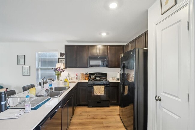 Building Photo - 857 Powell St