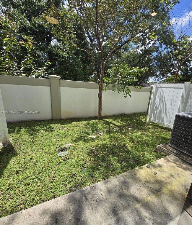 Building Photo - 5503 W Oak Wy