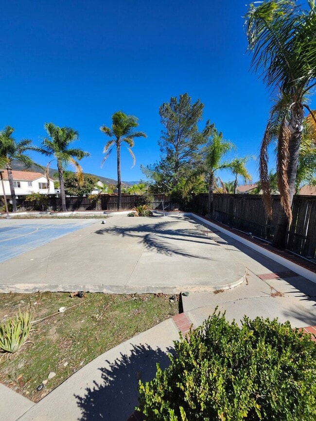 Building Photo - Beautiful two-story home located in the he...