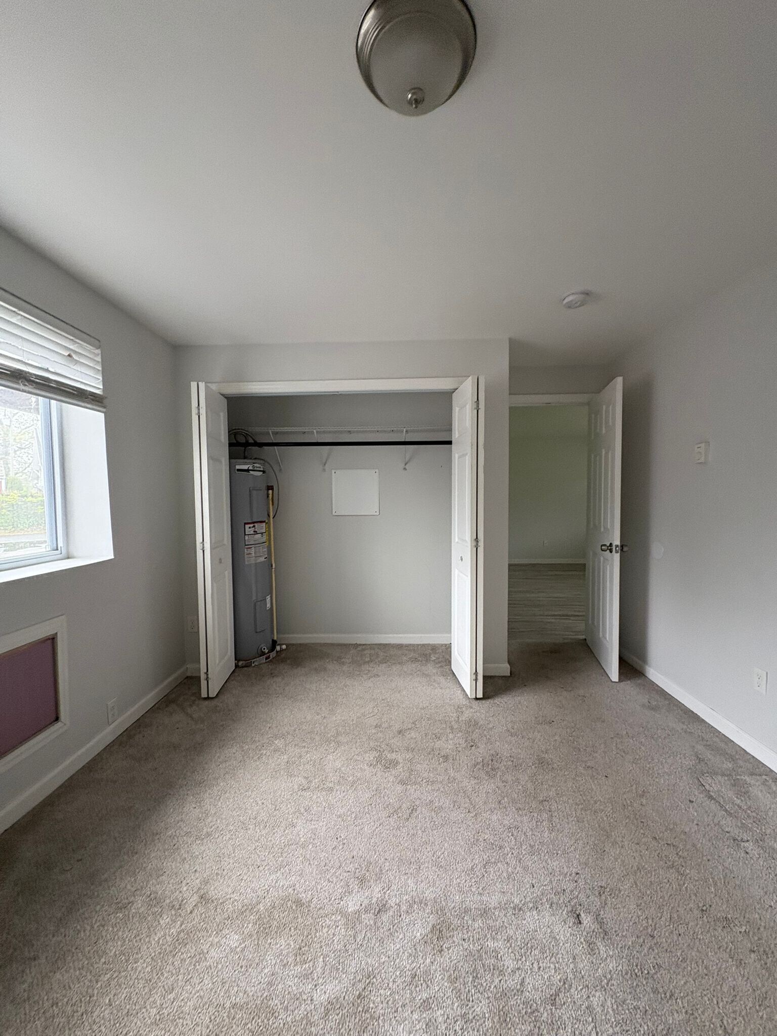 Building Photo - 129 Cosey Beach Ave
