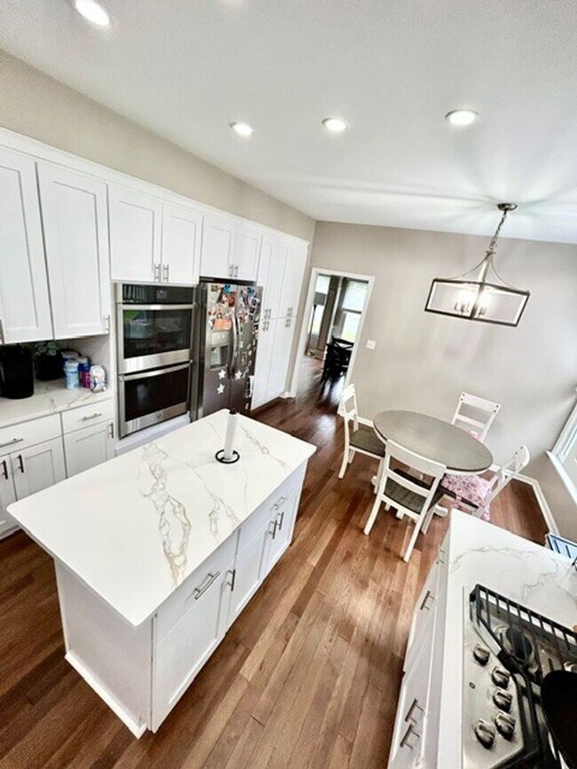 Building Photo - CHARMING HOME IN HIGHLY SOUGHT AFTER NEIGHBORHOOD.