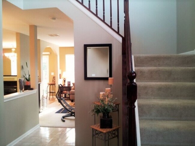 Building Photo - Lakemoor 2 Bedroom 2.5 Condo Coming in June!