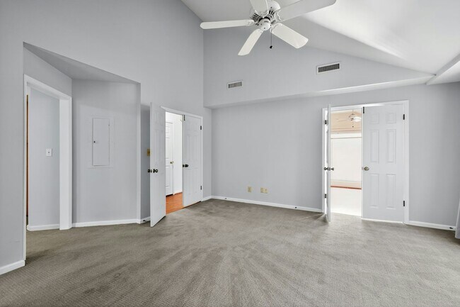 Building Photo - 2711 Summerview Way
