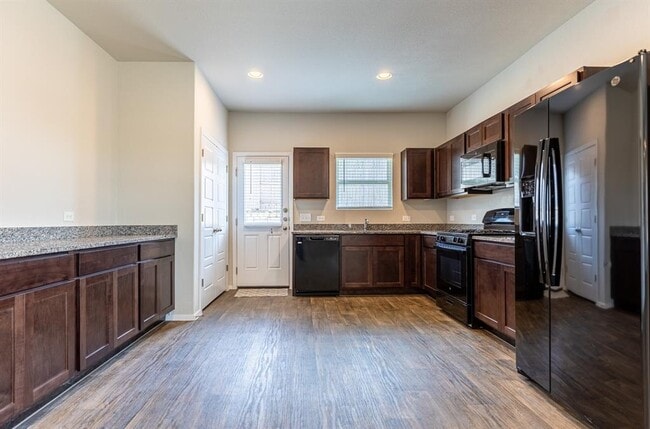 Building Photo - 373 Jade St