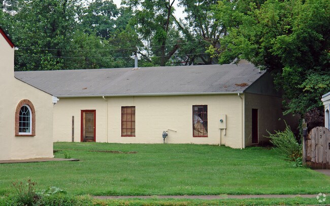 Building Photo - 700 Jackson St