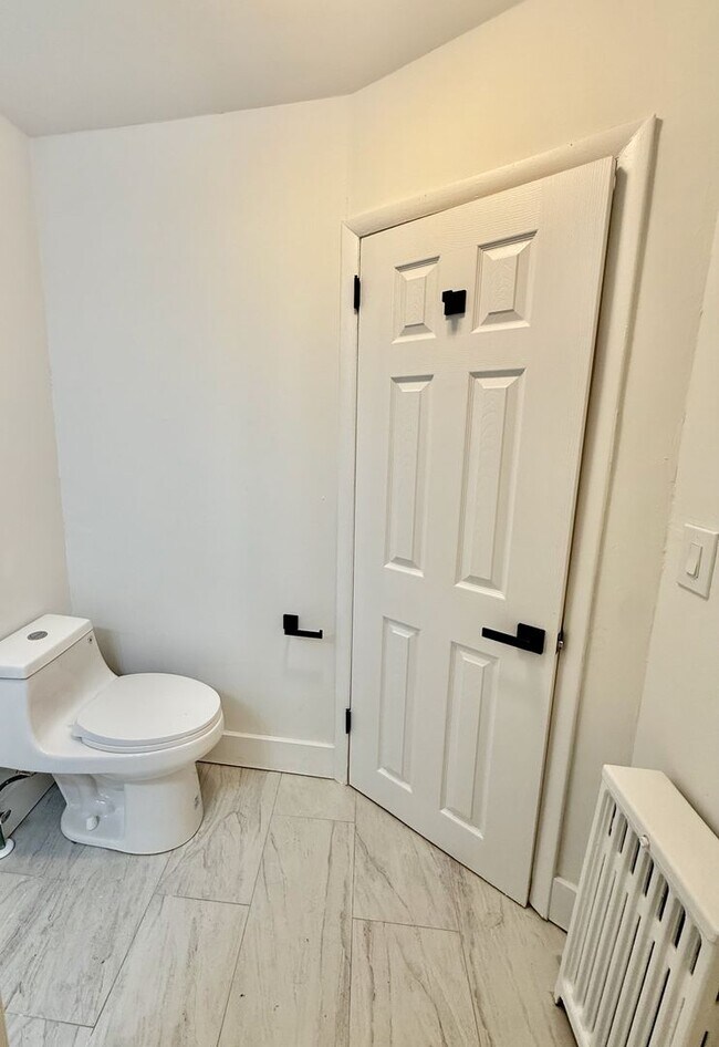 Building Photo - Just RENOVATED open floorplan 3 BED/1 BA H...