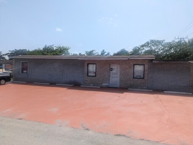 Building Photo - 17900 NW 2nd Ave