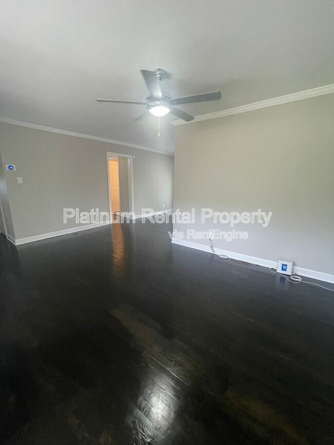 Building Photo - 3485 Maplehurst Dr