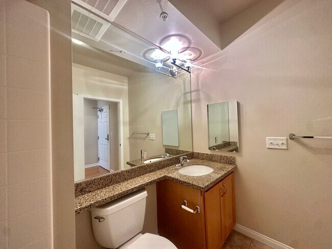 Building Photo - Delightful And Quiet Junior 1 BD Condo In ...