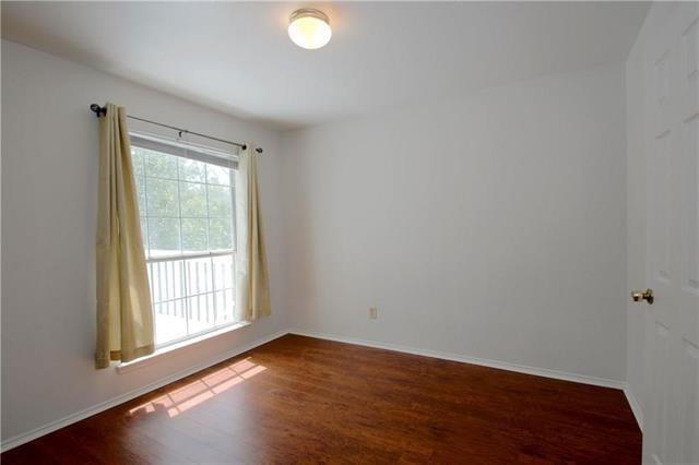 Building Photo - 559 Raintree Cir