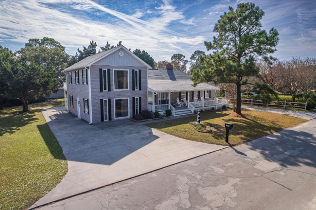 Building Photo - 2703 Homes Dr