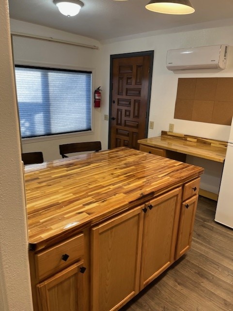 Building Photo - 20572 Van Slyke Rd