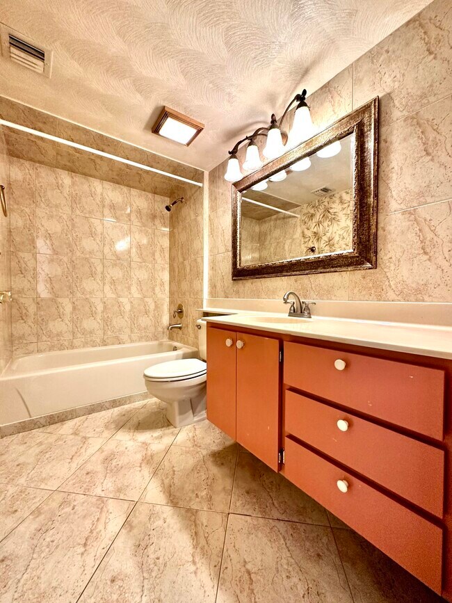 Building Photo - 1501 Marina Isle Way