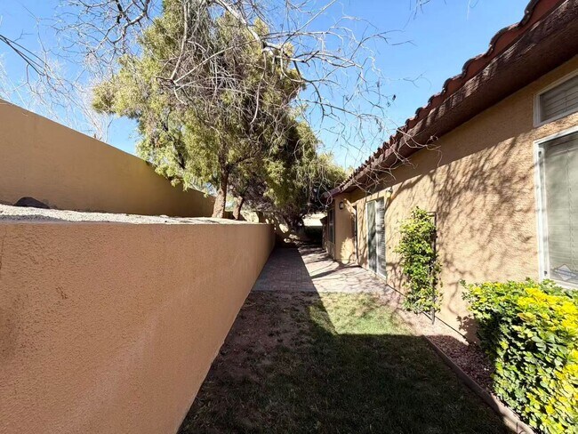 Building Photo - 2017 Sedona Path Way