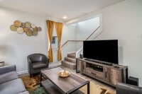 Building Photo - 327 W School St