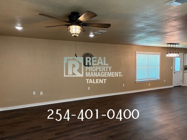 Building Photo - 952 Fannin Loop