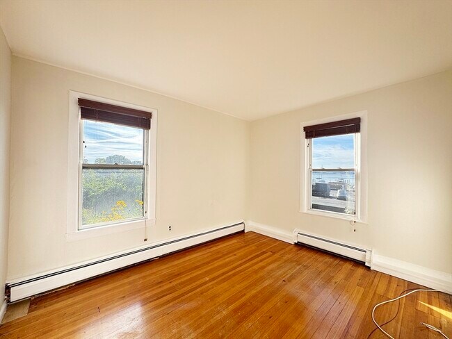 Building Photo - 253 Webster St