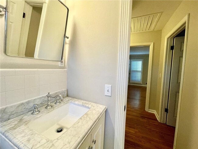 Building Photo - 245 Willow Springs Dr