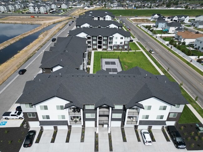 Building Photo - 1266 Sawmill Blvd