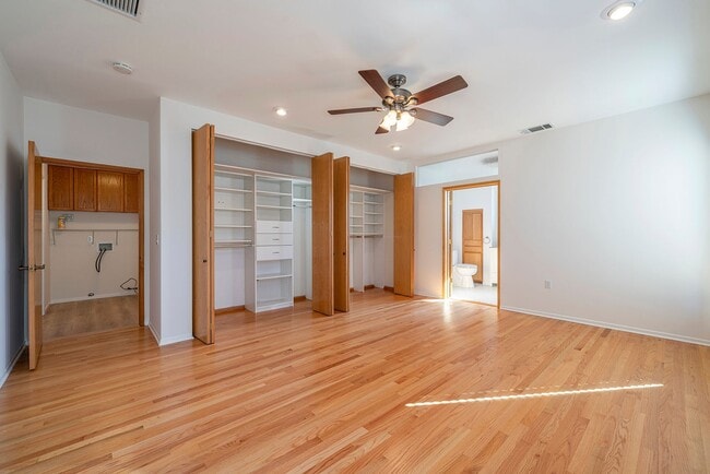 Building Photo - Charming Manhattan Beach Home Rental!