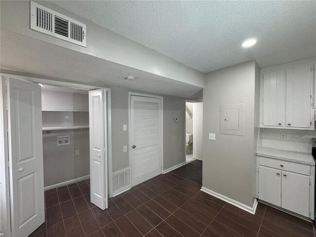 Building Photo - 385 Holly Ridge Dr NW