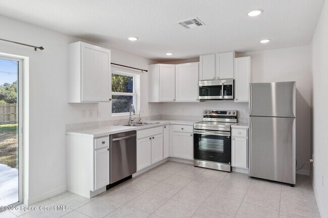 Building Photo - 700 Tejon Ave SW