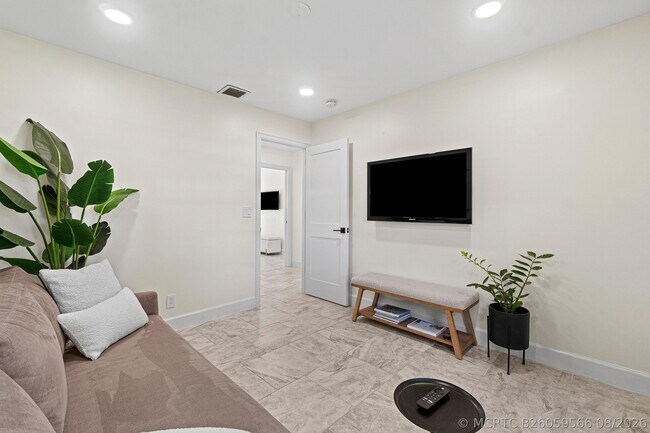 Building Photo - 1401 Hummingbird Dr