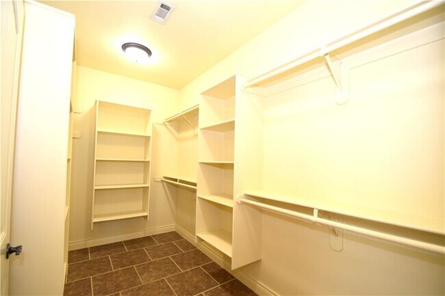 Building Photo - 4004 SW Layton Rd