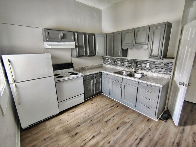 Building Photo - 817 S Main St