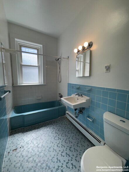 Building Photo - 1531 Beacon St
