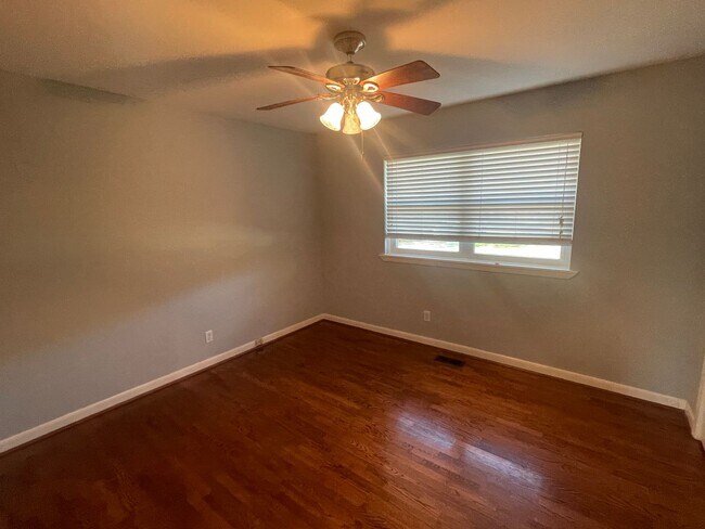 Building Photo - Home Located in Central Wilmington