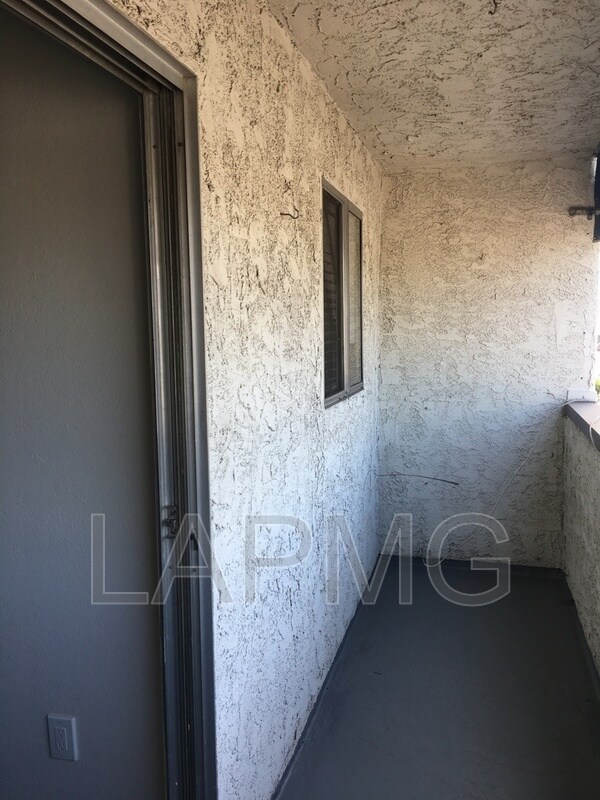 Building Photo - 18530 Hatteras St