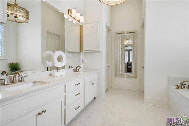 Building Photo - 3151 Pointe-Marie Dr