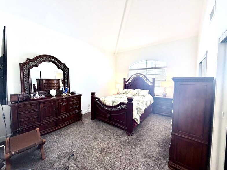 Building Photo - 1430 Colby Ave