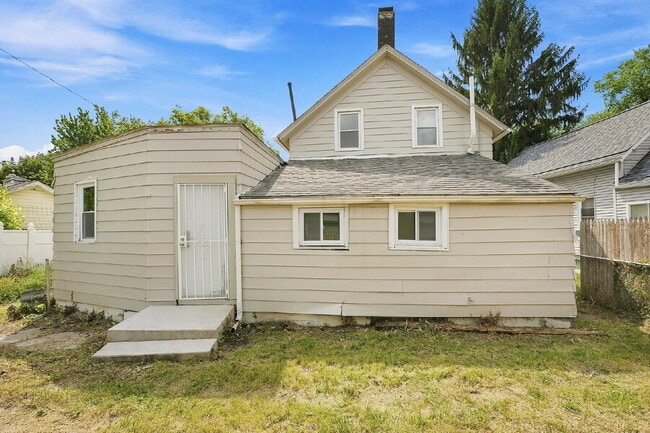 Building Photo - 4212 Apple Ave