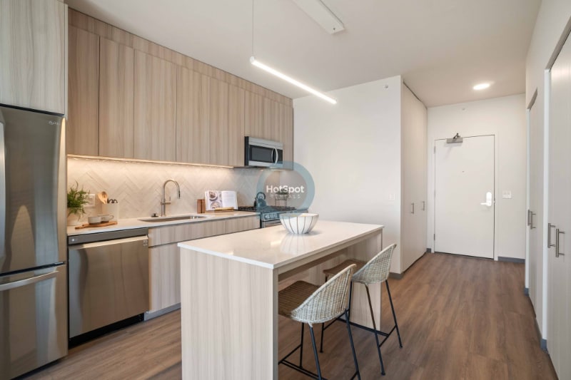 Primary Photo - 1960 W Ogden Ave