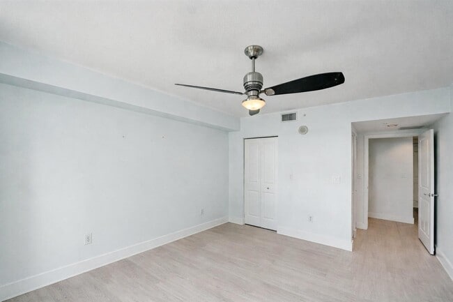 Building Photo - 610 W Las Olas Blvd