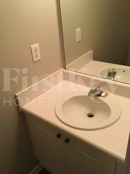 Building Photo - 2324 Sandspring Dr SW