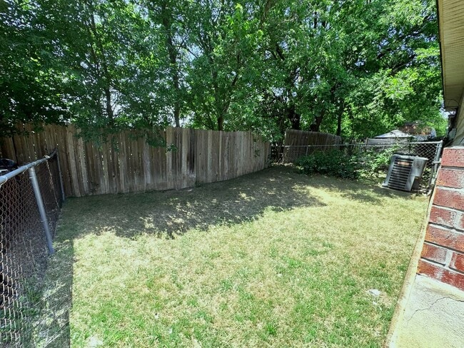 Building Photo - 11727 Capotillo St