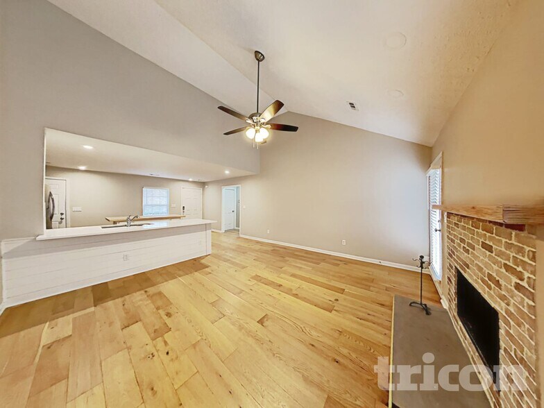 Building Photo - 4021 Deer Run Trce