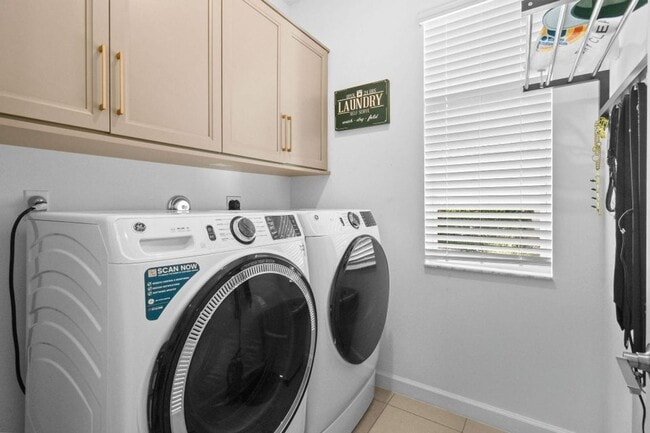 Building Photo - 3558 Haldin Pl