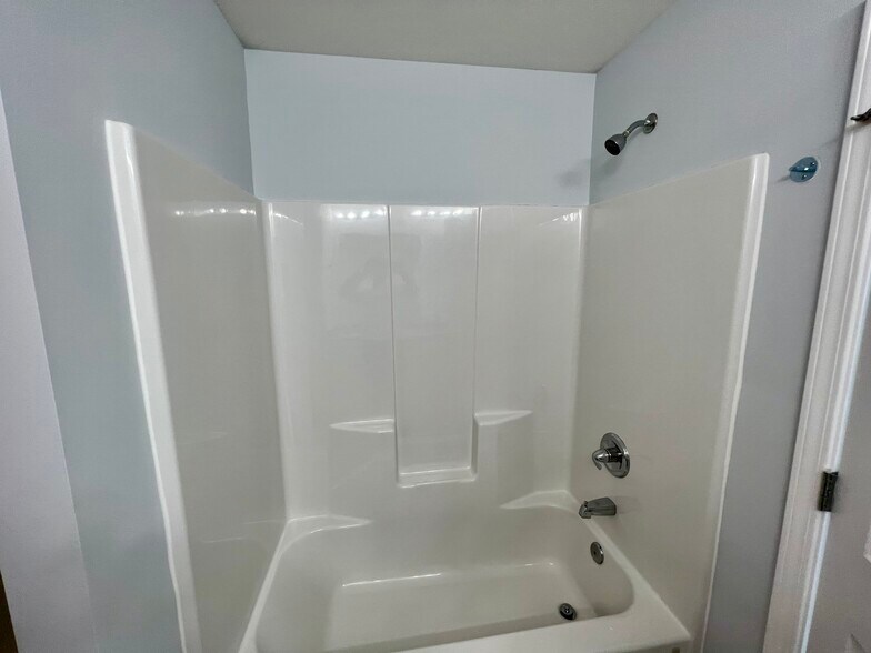 Building Photo - 609 37th Ave N