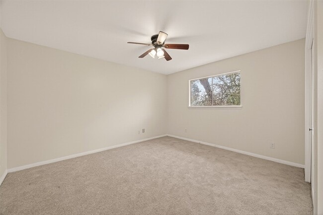 Building Photo - 422 Willow Vista Dr