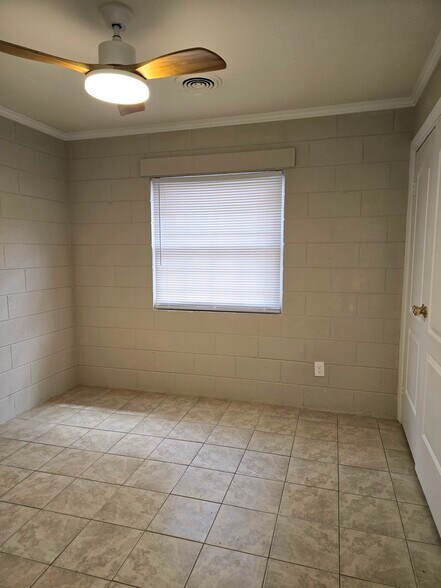 Building Photo - 830 E Lenoir St