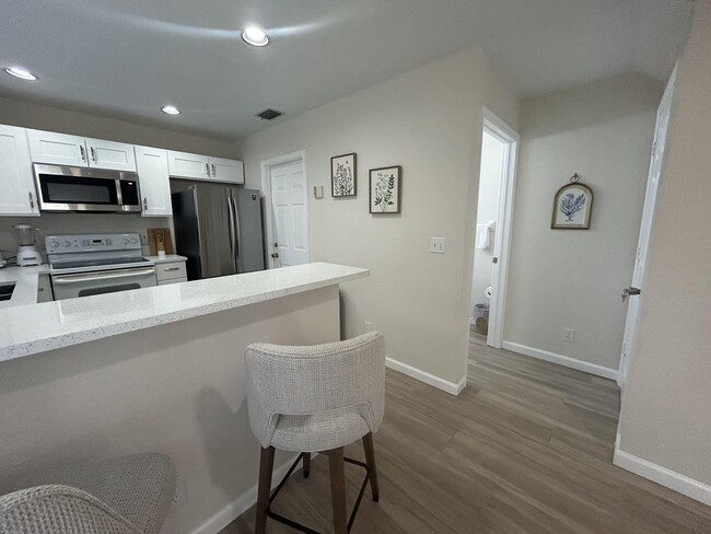 Building Photo - 1136 Staghorn St