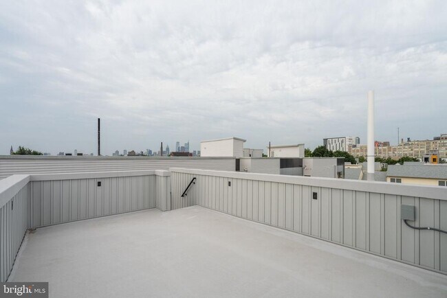 Building Photo - 528 W Berks St