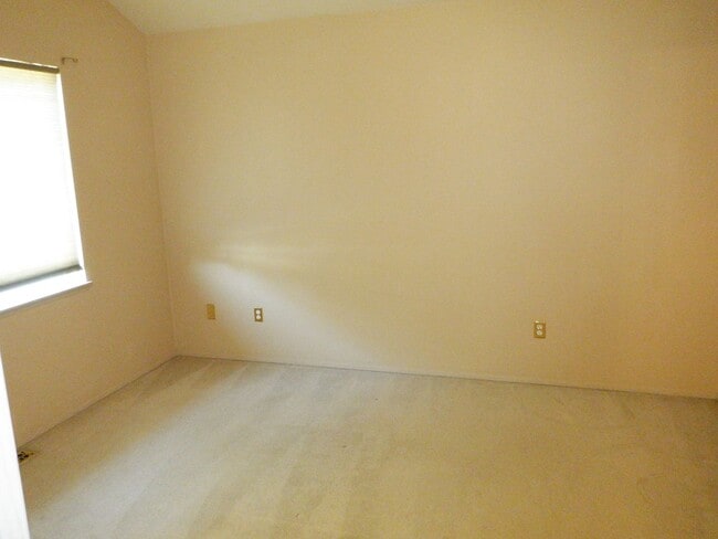 Building Photo - 5610 Mt Baker St SE