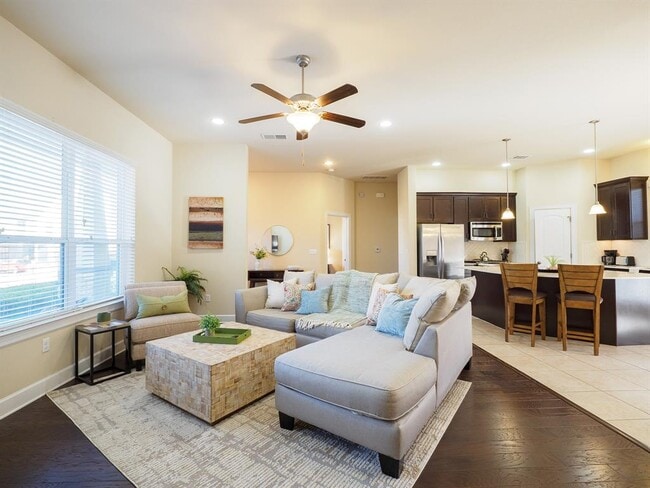 Building Photo - 5605 Roosevelt Ave