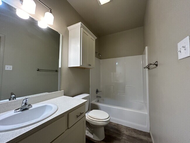 Building Photo - Beautiful Townhome Located Near Texas Tech Campus!