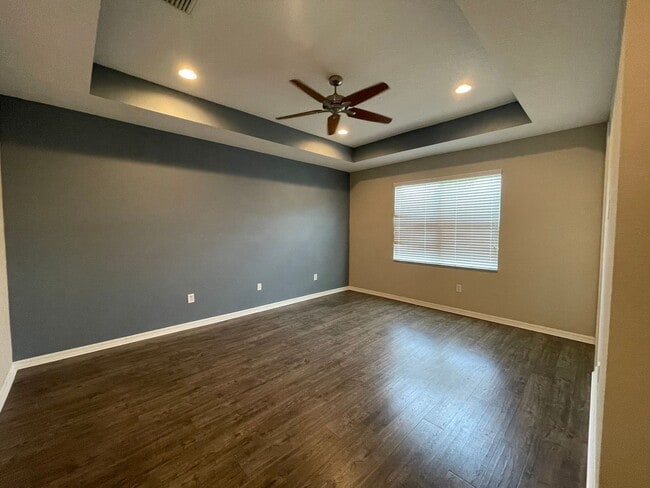 Building Photo - Open and Airy Home in Talavera